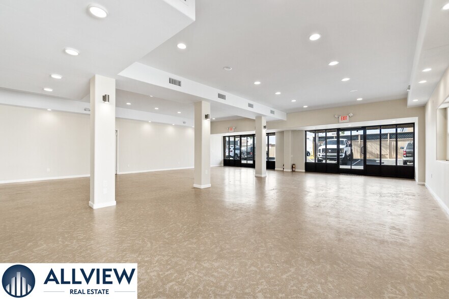 More Photos Of 130 E 17th St, Costa Mesa General Retail For Sale