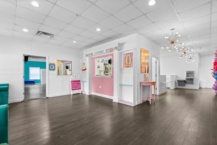More Photos Of 3980 Shallowford Rd, Marietta Office For Sale