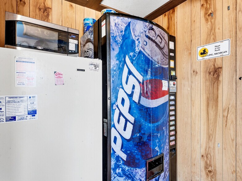 More Photos Of 1024 S I 75 Business Loop, Grayling Hotel For Sale