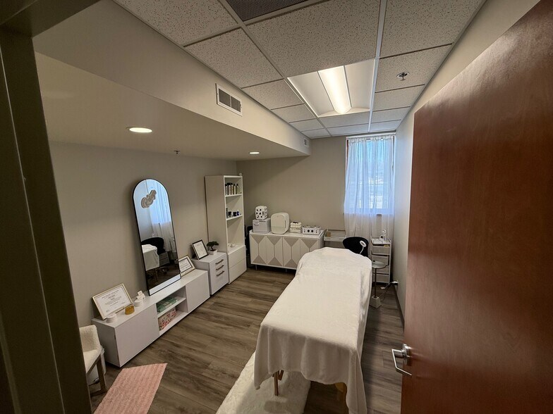 More Photos Of 303 N 2nd St, St Charles Office For Lease