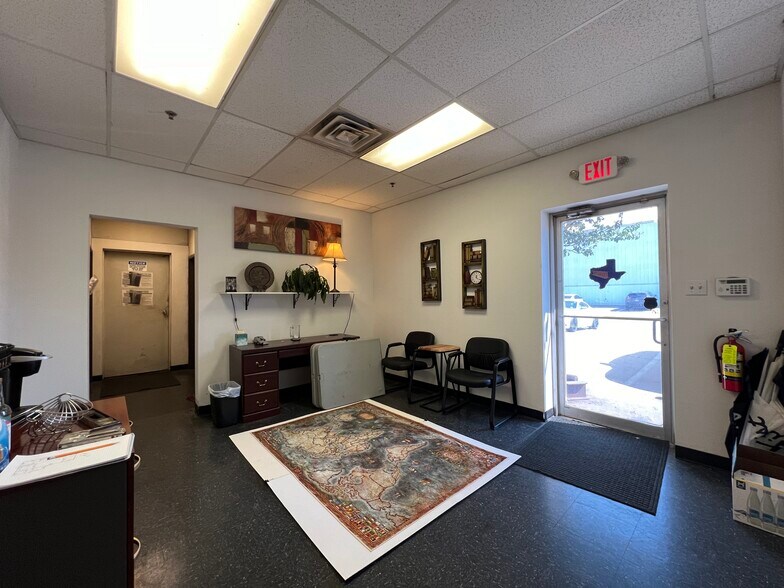 More Photos Of 3621 Shelby Ln, Denton Manufacturing For Lease