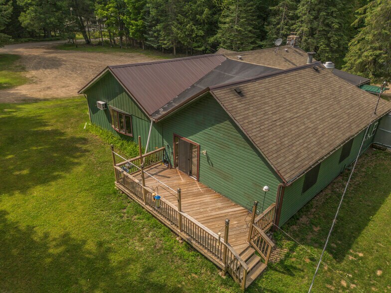 More Photos Of 216 S Shore Dr, Pickerel Restaurant For Sale
