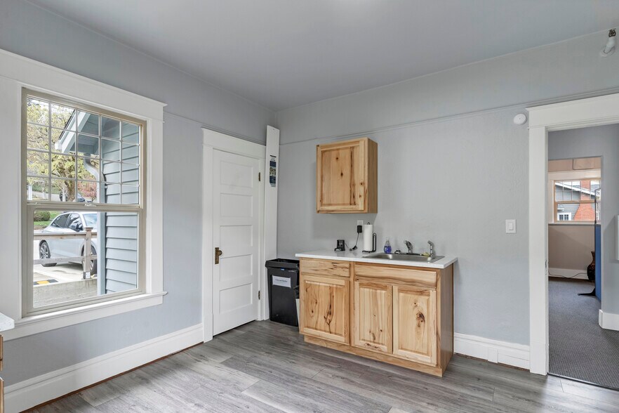 More Photos Of 1705 Commercial St SE, Salem Office Residential For Sale