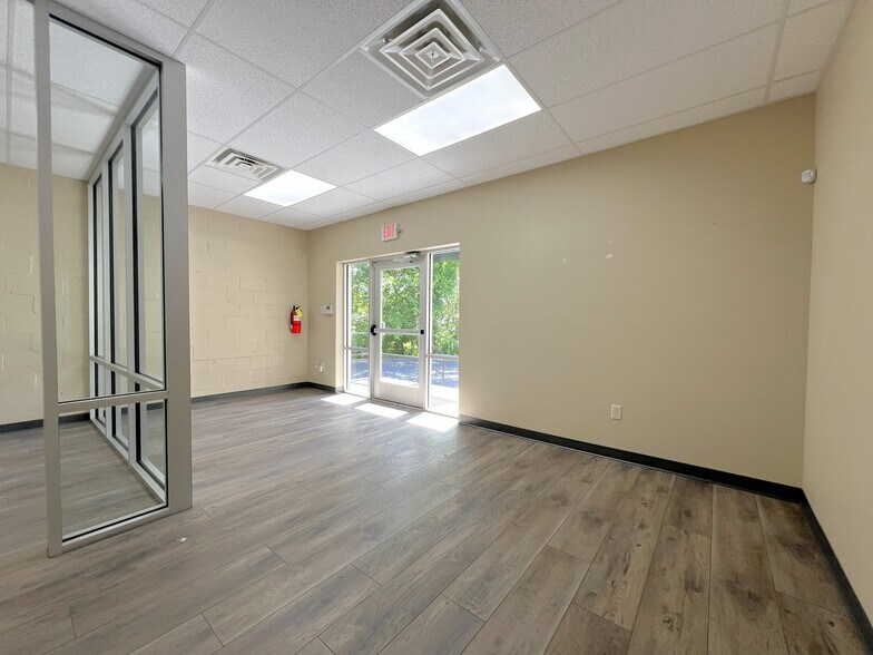 More Photos Of 200 Shannon Rd W, Sulphur Springs Storefront For Lease