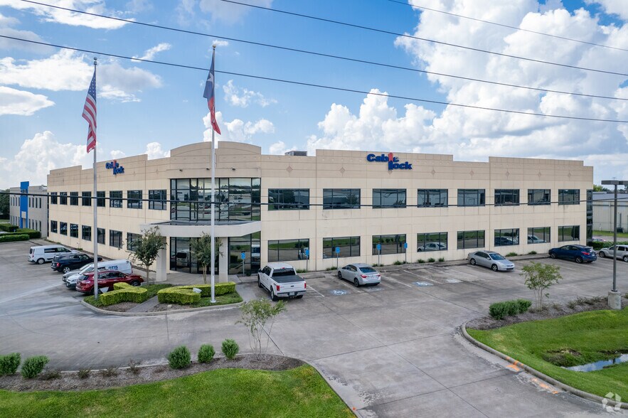 More Photos Of 8400 N Sam Houston Pky W, Houston Office For Lease