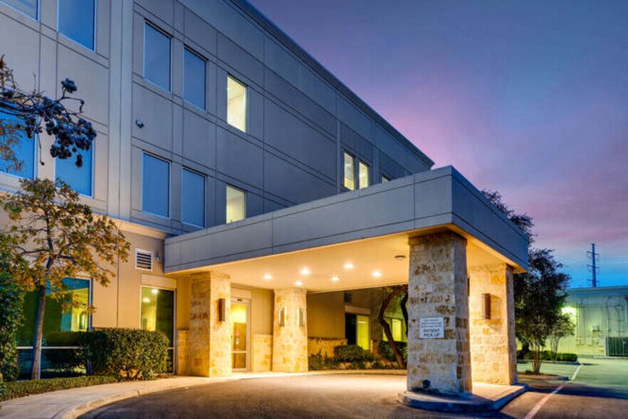 More Photos Of 150 E Sonterra Blvd, San Antonio Medical For Lease