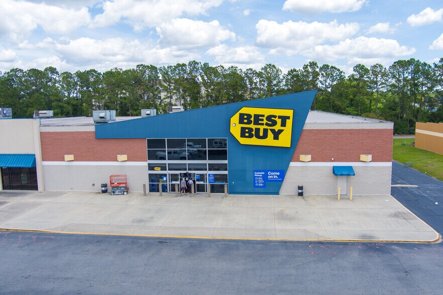 More Photos Of 1705 Norman Dr, Valdosta Storefront For Sale