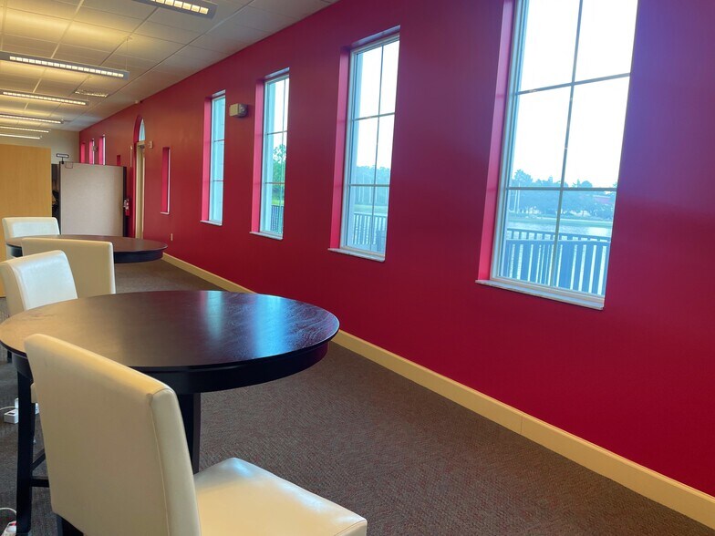 More Photos Of 17425 Bridge Hill Ct, Tampa Office For Lease