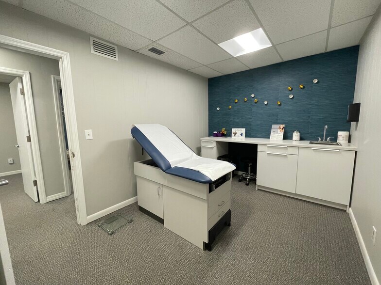 More Photos Of 9371 Cypress Lake Dr, Fort Myers Unknown For Lease