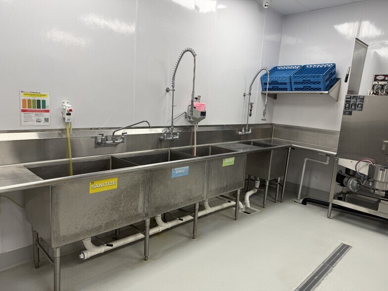More Photos Of 6270 Banning Creek Dr, Las Vegas Warehouse For Sale