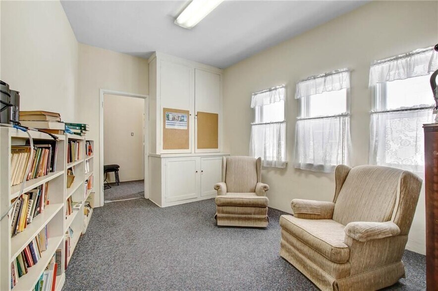 More Photos Of 724 S Glenoaks Blvd, Burbank Specialty For Sale