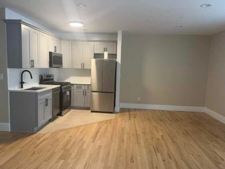 More Photos Of 11882 Metropolitan Ave, Kew Gardens Office For Sale