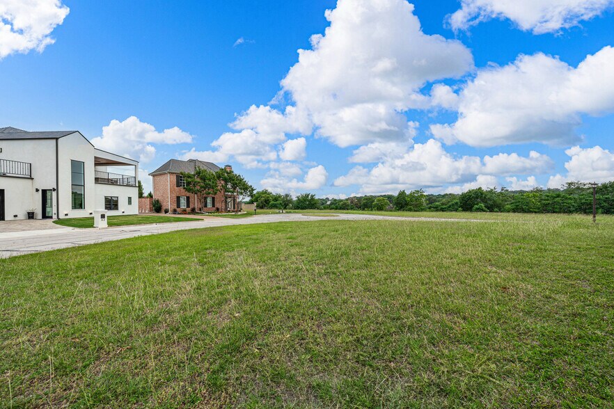 More Photos Of The Enclave, Waco Land For Sale