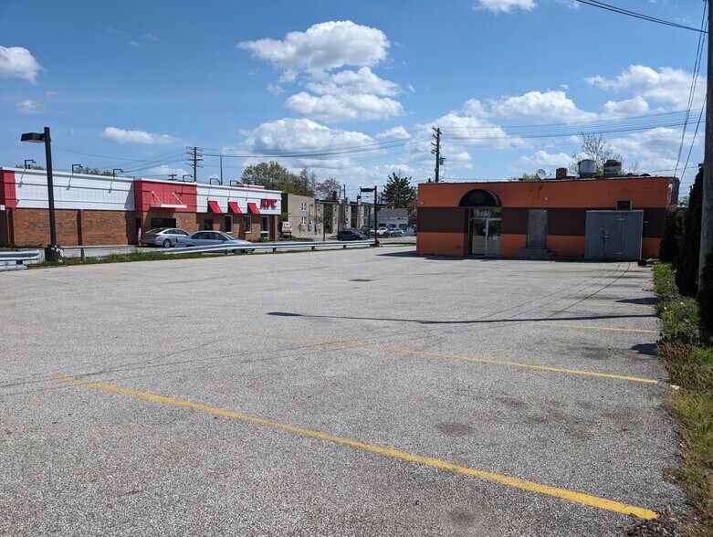 More Photos Of 1572 W 117th St, Lakewood Restaurant For Sale