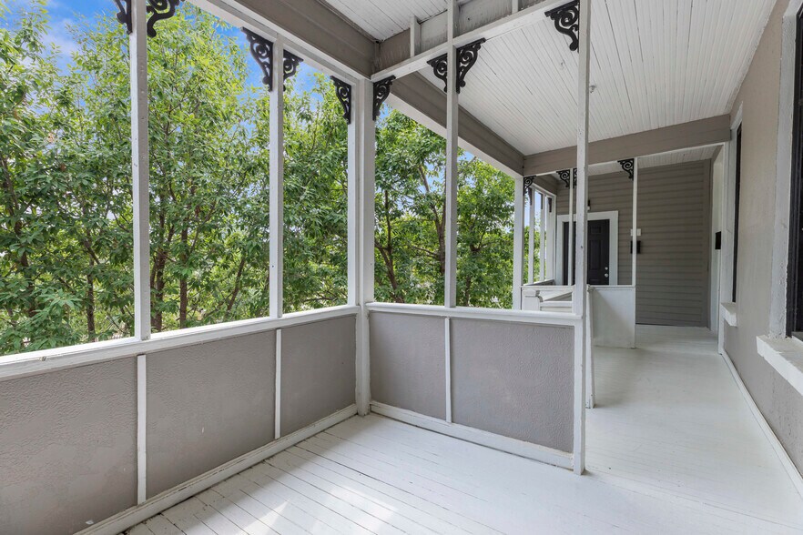 More Photos Of 2024 S Flores St, San Antonio Storefront Retail Residential For Sale