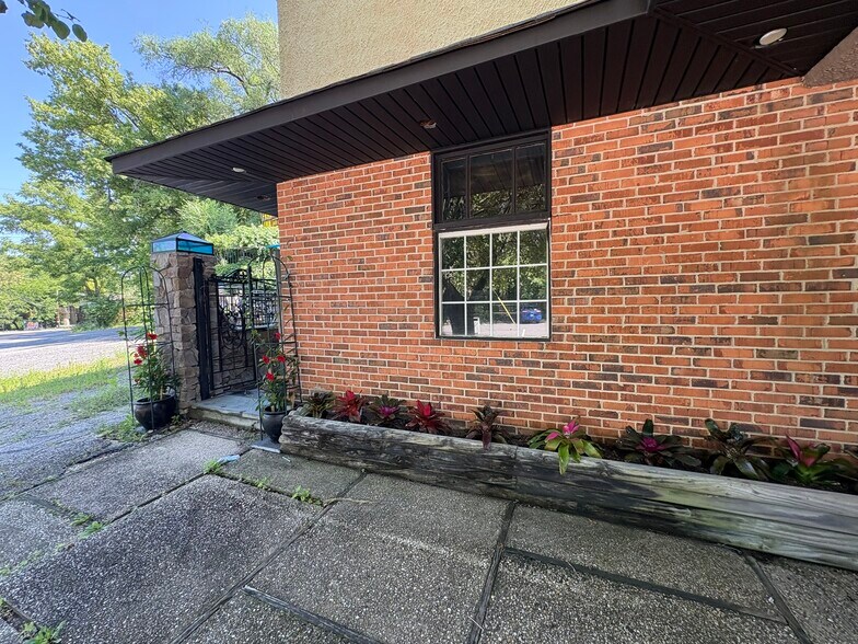 More Photos Of 5200 Franklintown Rd, Gwynn Oak Office For Lease