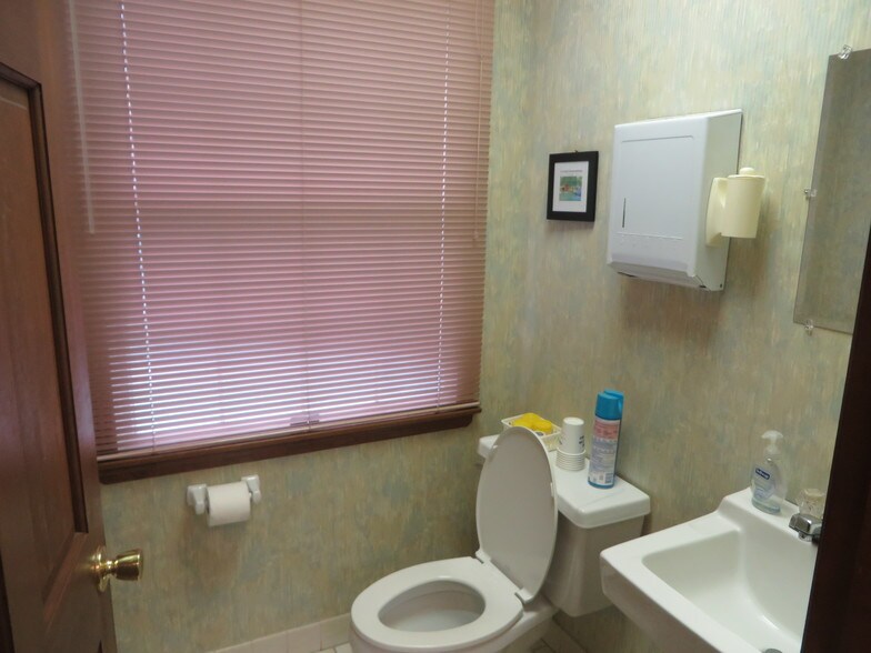 More Photos Of 1130 US Highway 202 S, Raritan Medical For Sale