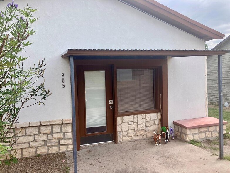 More Photos Of 903 San Antonio st, Marfa Industrial For Sale