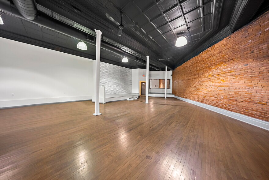 More Photos Of 2055 Gratiot Ave, Detroit Storefront Retail Office For Lease