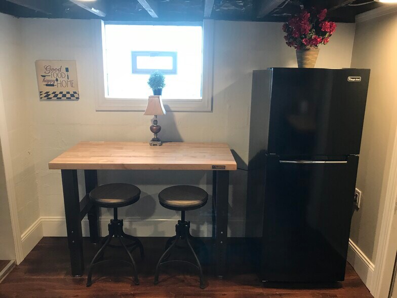 More Photos Of 11058 Shook Rd, Romulus Office Residential For Sale
