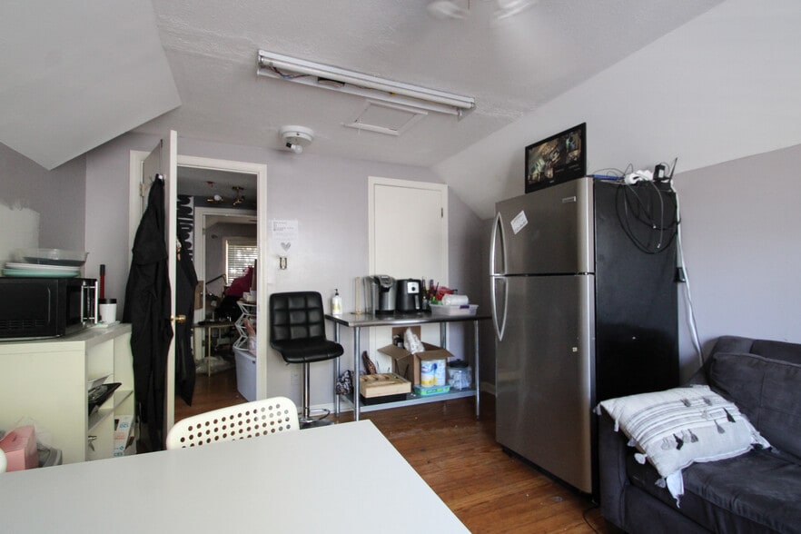 More Photos Of 143 Chenoweth Ln, Louisville Freestanding For Lease