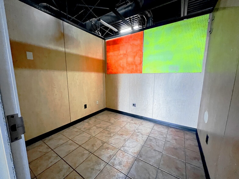 More Photos Of 1344-1358 E Bristol Rd, Burton Freestanding For Lease