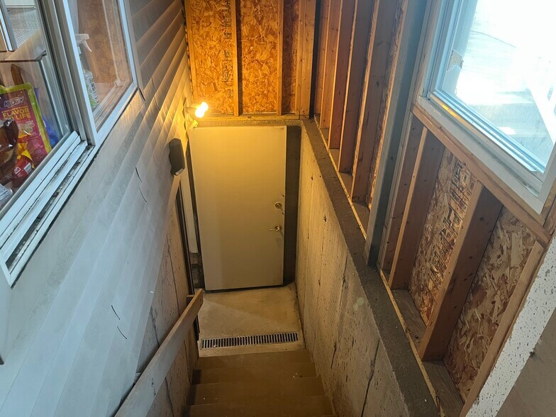 More Photos Of 4203 Beltline Hwy, Madison Showroom For Lease