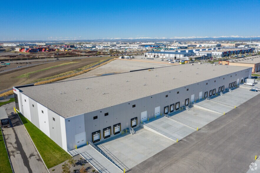 More Photos Of 7880 66th St SE, Calgary Service For Lease