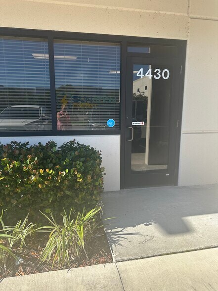 More Photos Of 4428-4450 Eagle Falls Pl, Tampa Warehouse For Lease