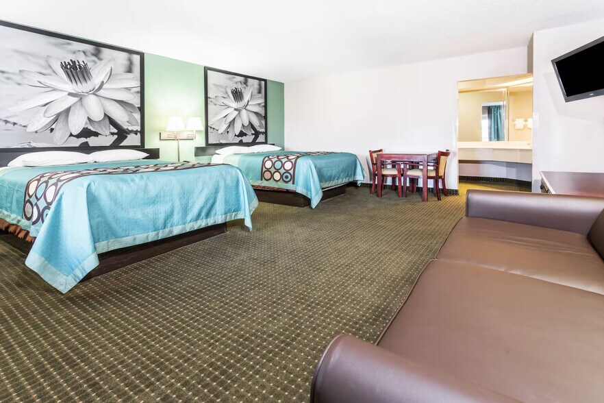 More Photos Of 2226 Highway 71, Marianna Hotel For Sale