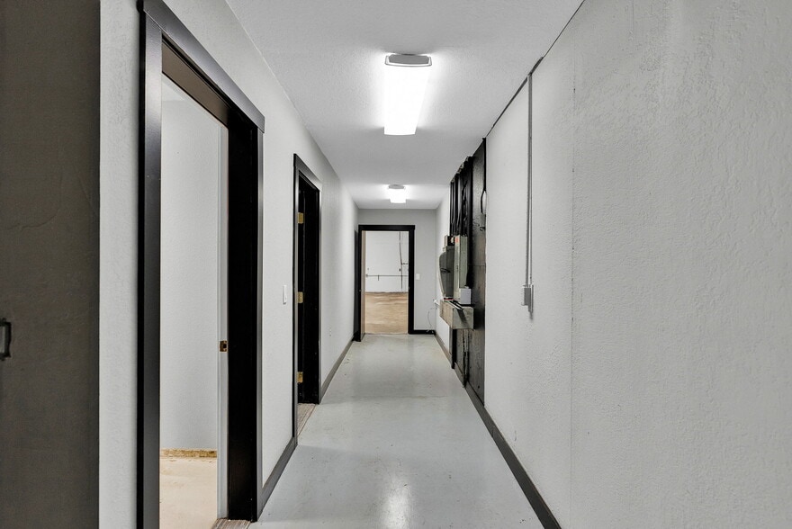 More Photos Of 11445 N Reed Rd, Hayden Warehouse For Lease