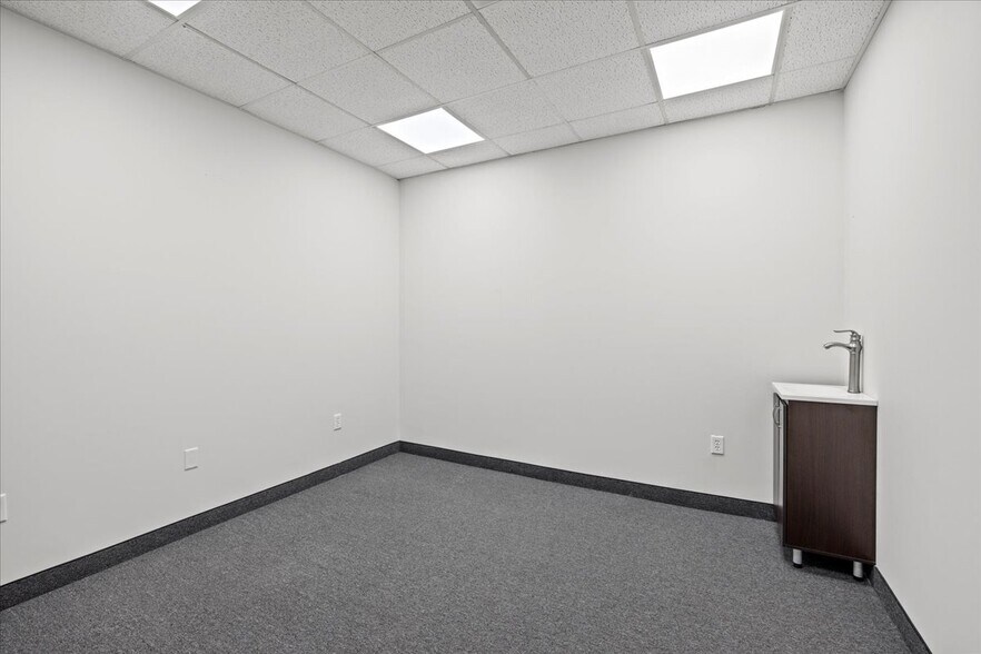 More Photos Of 59 E Mill Rd, Long Valley Office For Sale