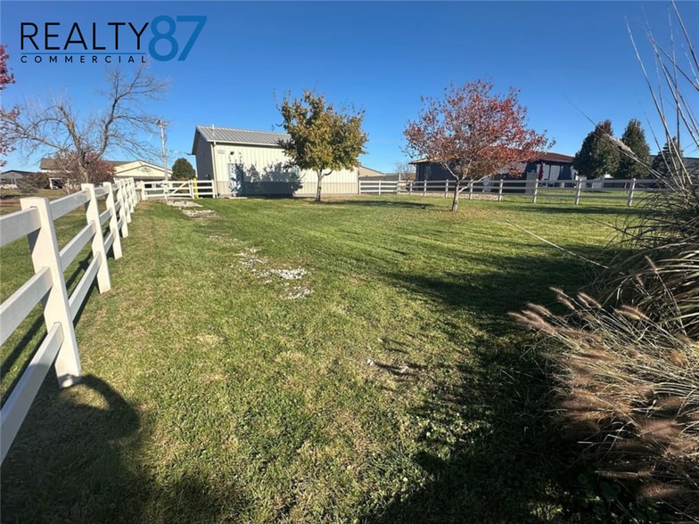 More Photos Of 1210 N Center Point Rd, Hiawatha Office For Sale