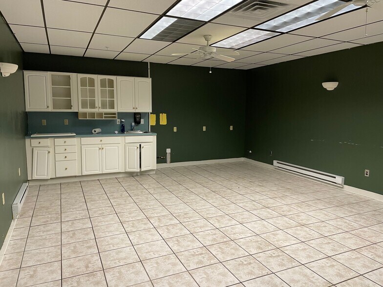 More Photos Of 711 Davis St, Scranton Warehouse For Lease