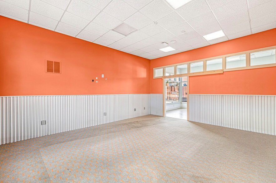 More Photos Of 2601 E 56th St, Indianapolis Light Distribution For Sale