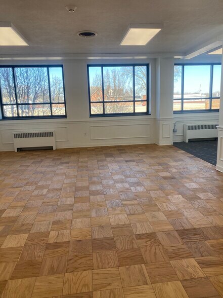 More Photos Of 319 N Wayne St, Piqua Loft Creative Space For Lease