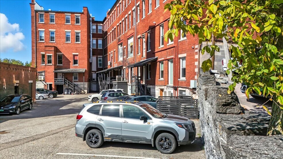 More Photos Of 10 Merchants Row, Middlebury Apartments For Sale