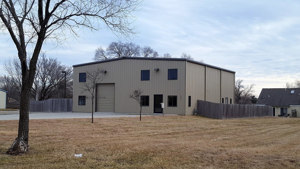 More Photos Of 1221 E 25th St, Lawrence Warehouse For Lease