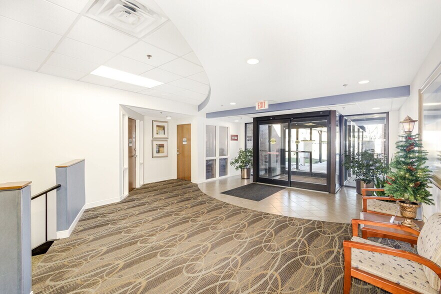More Photos Of 10 Enterprise Blvd, Greenville Medical For Lease