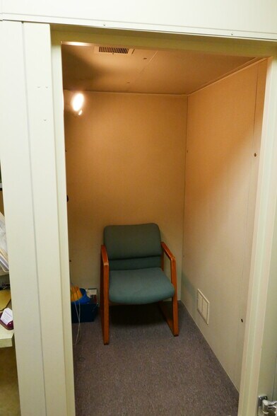 More Photos Of 142 Linden Dr, Winchester Office For Sale