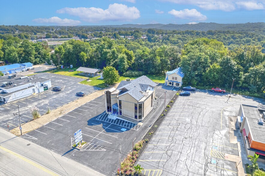 More Photos Of 2120 Freeport Rd, New Kensington Office For Lease