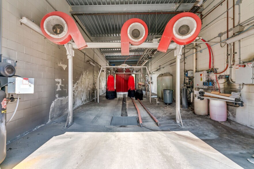 More Photos Of 211 University Drive, Fort Worth Auto Dealership For Sale