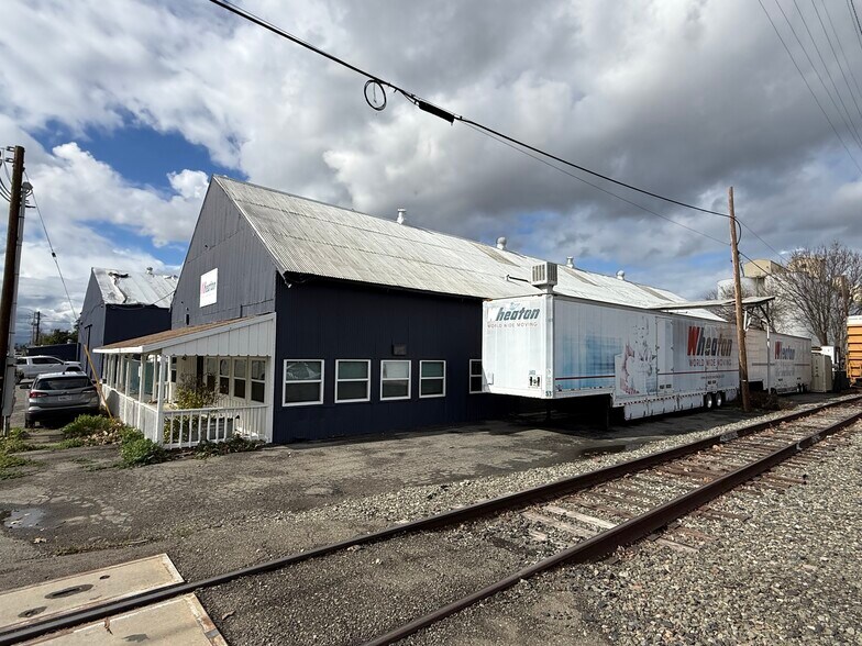 More Photos Of 1107-1111 Gibson Rd, Woodland Warehouse For Sale