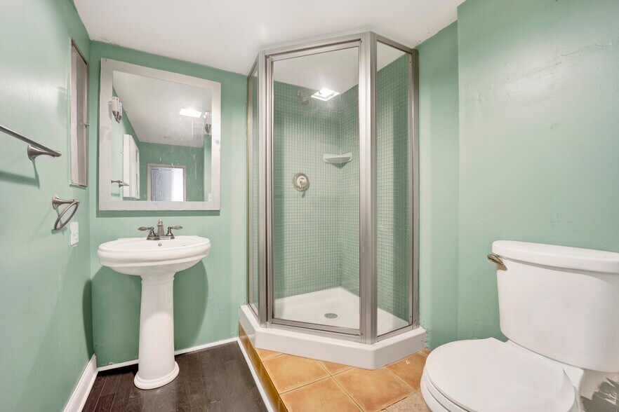 More Photos Of 515 N Halsted St, Chicago Storefront Retail Residential For Lease