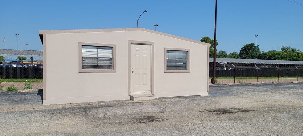 More Photos Of 7783 Airport Blvd, Houston General Retail For Lease