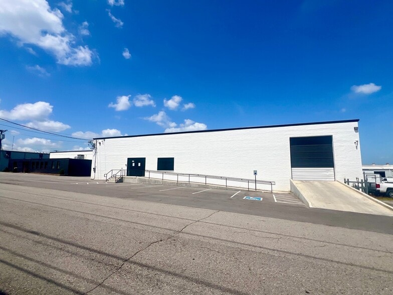 More Photos Of 2949 Armory Dr, Nashville Distribution For Lease