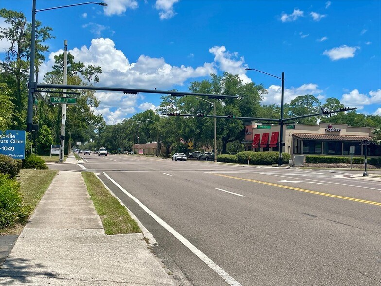More Photos Of 914 NW 13th St, Gainesville Medical For Sale