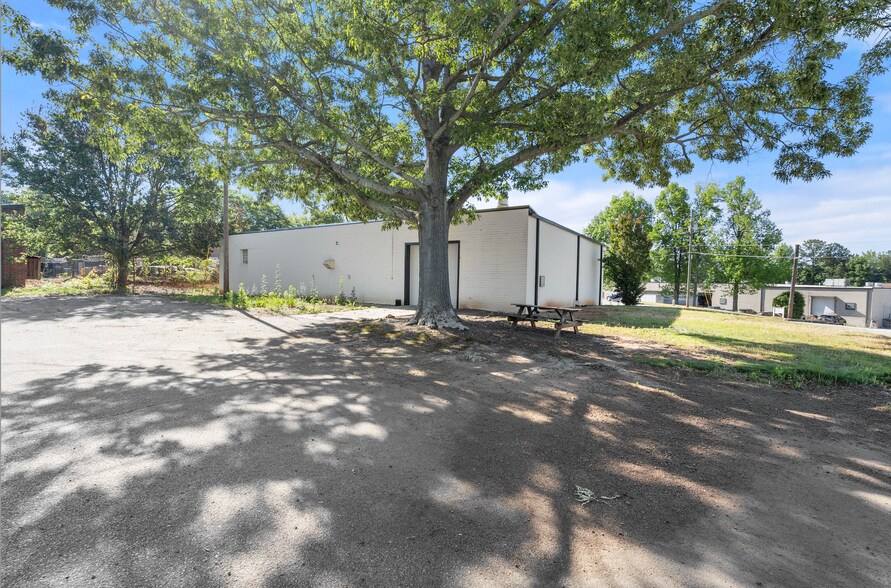 More Photos Of 203 Rio Cir, Decatur Light Distribution For Lease