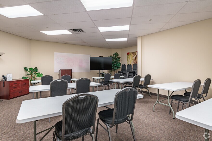 More Photos Of 850 NW Federal Hwy, Stuart Office For Lease