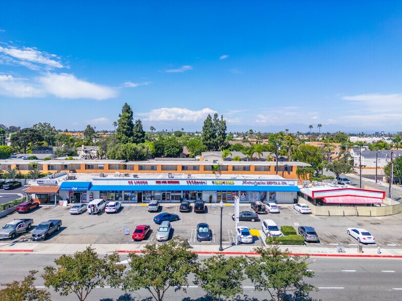 More Photos Of 570-590 W 19th St, Costa Mesa Storefront For Sale